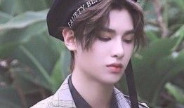 吃瓜娱乐黄明昊,吃瓜娱乐界的青春偶像